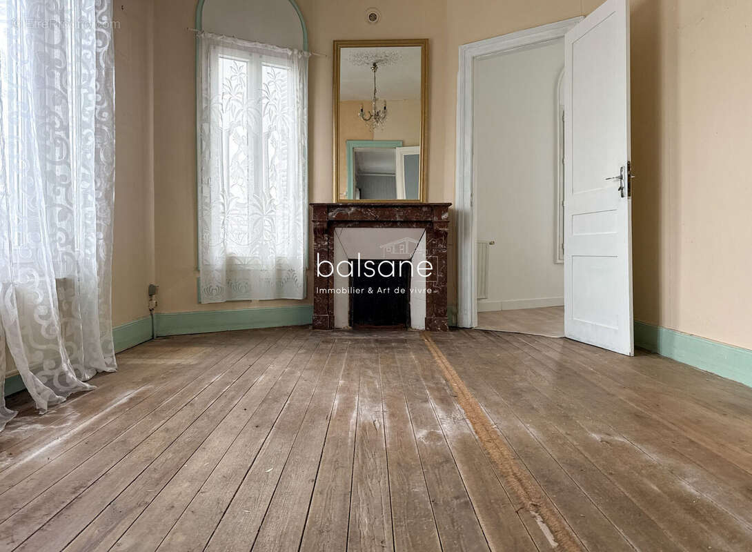 1er étage - Salon 14,40 m² - Maison à ELBEUF