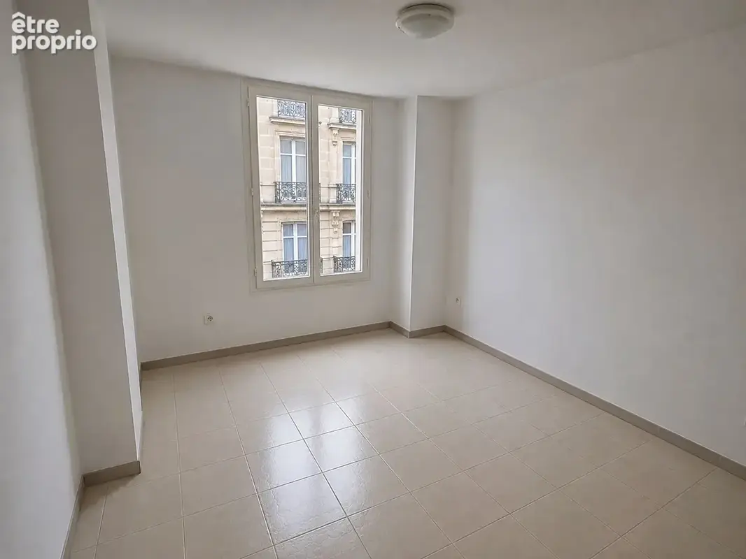 Bordeaux Victoire / Saint -Michel - Appartement 4 pièces de 76.6 m² avec garage - photo 4