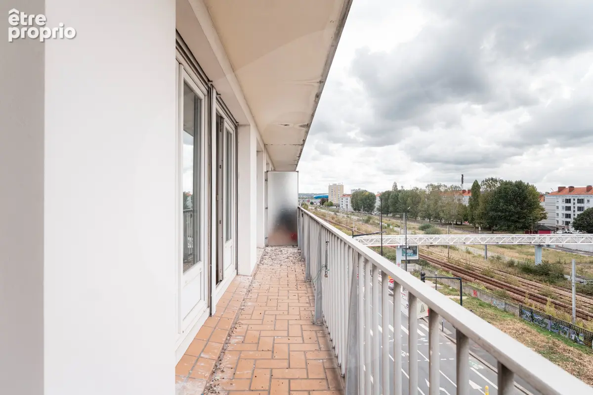 Appartement t3 - dernier etage - ascenseur - vue degagee - photo 6
