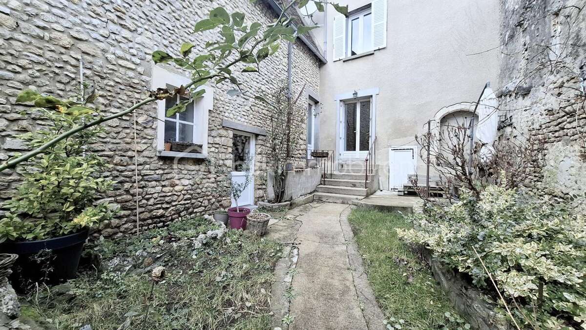 Maison à MEREVILLE