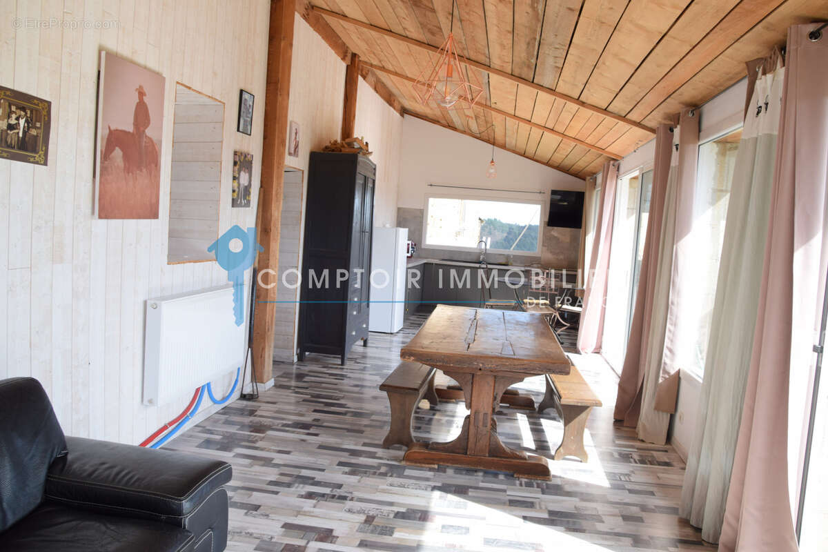 Maison à LE LAC-D'ISSARLES