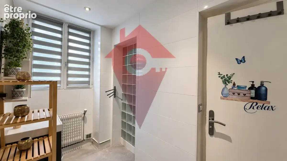 A VENDRE Appartement de type LOFT avec mezzanine - vendu meublé - parking - cave - - photo 9
