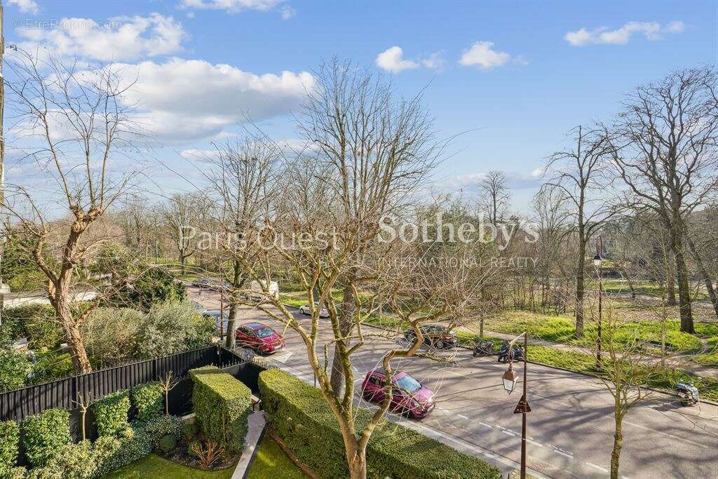Appartement à NEUILLY-SUR-SEINE