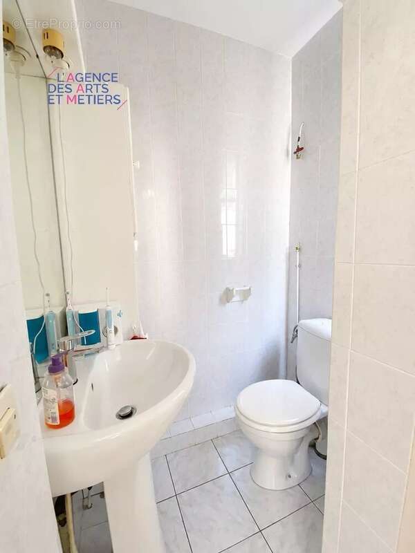 Paris 3e – Haut Marais / Arts-et-Métiers – Grand studio au calme avec ascenseur - photo 6