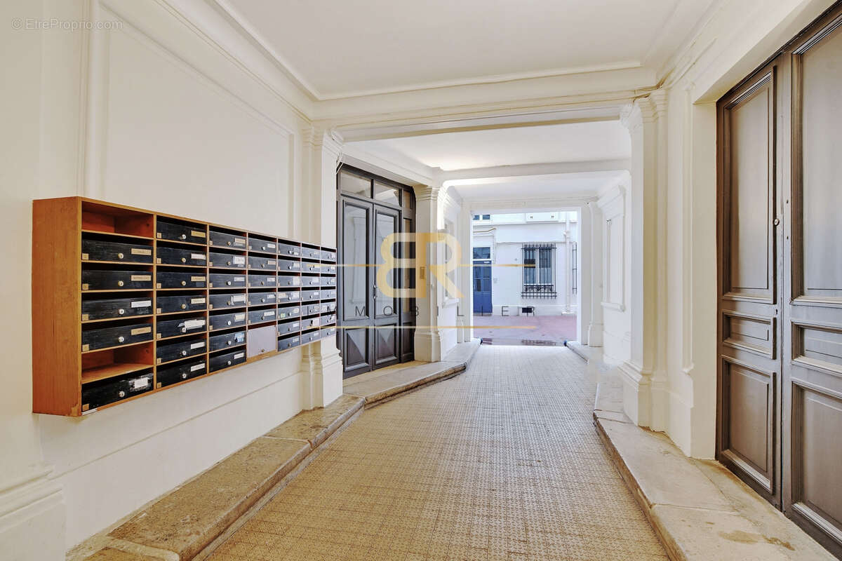 Appartement à PARIS-17E