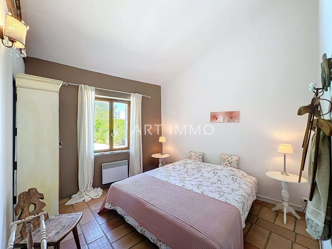 Maison de village avec piscine sur un grand terrain. - photo 15