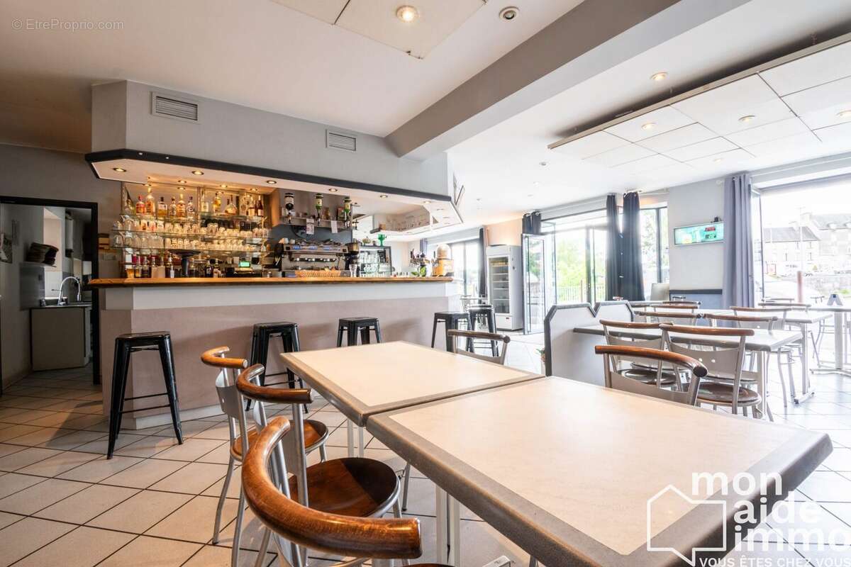 Commerce à ONET-LE-CHATEAU