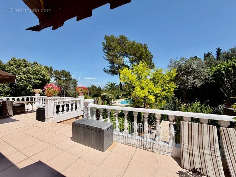 PEYMEINADE – Villa 189 m² avec appartement indépendant, piscine et jardin** - photo 24