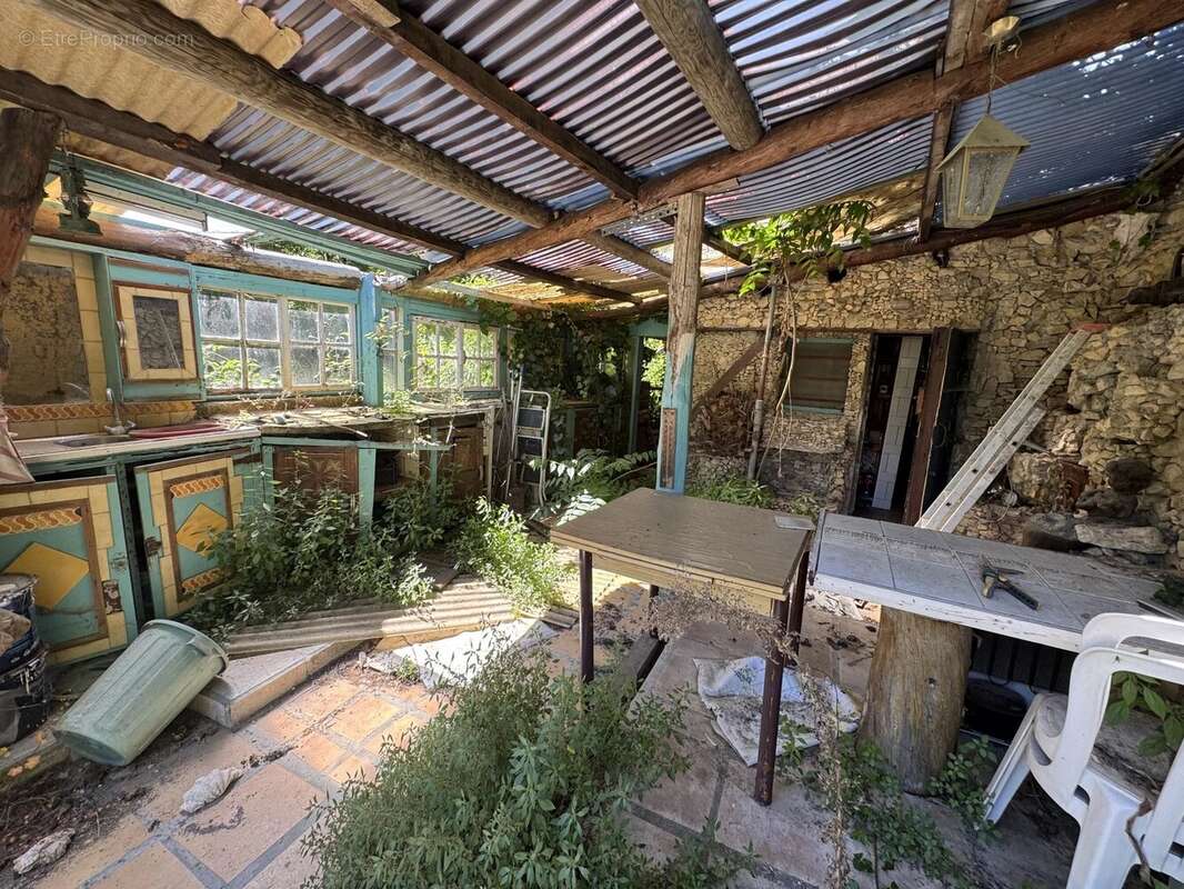 Terrain à TOURRETTE-LEVENS