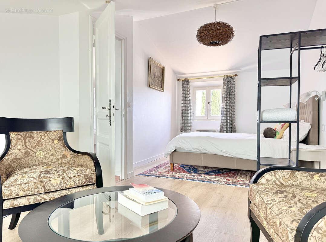 Maison à SAINT-CEZAIRE-SUR-SIAGNE