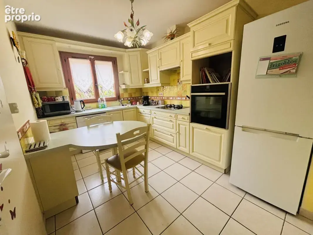 Bourges-quartier hôpital-maison avec veranda, trois chambres - photo 2