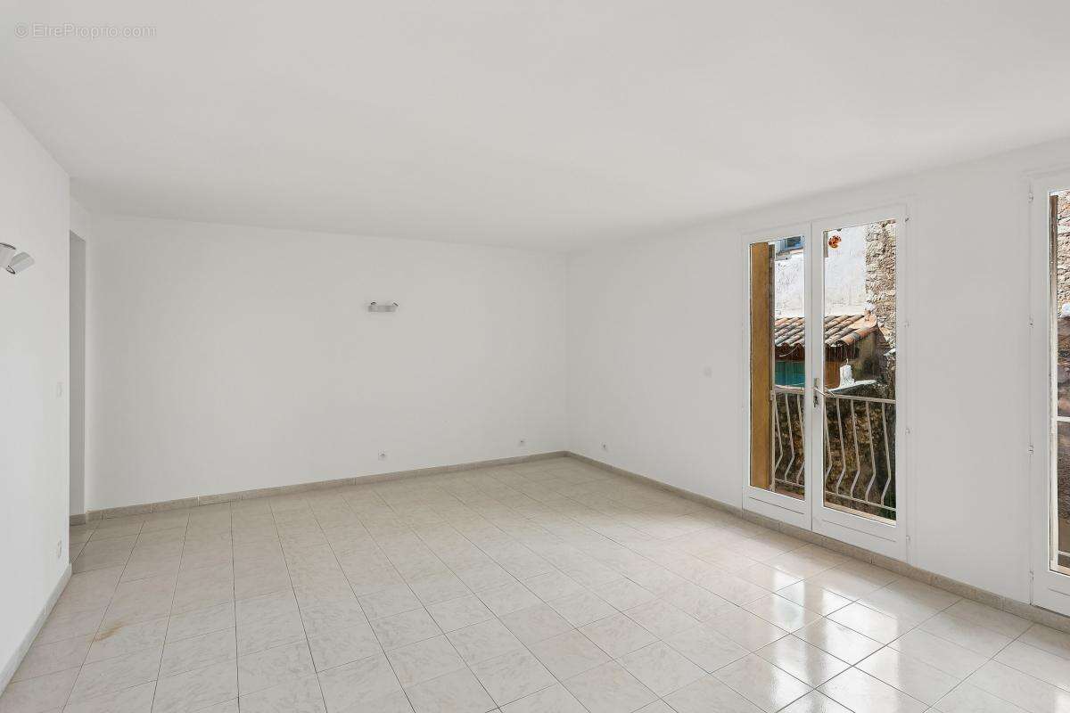 Appartement à LA FARE-LES-OLIVIERS