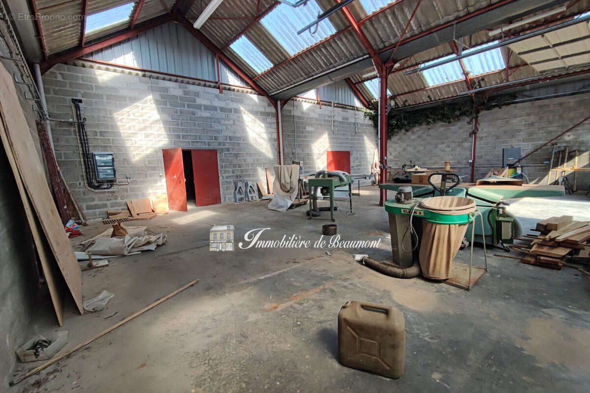 Parking à BEAUMONT-LE-ROGER