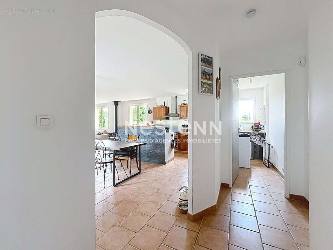 EXCLUSIVITE !! Mirabeau  - Maison de plain-pied avec piscine et vue sur le château - photo 9