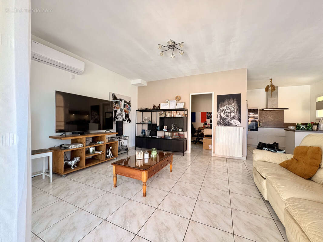 Maison plain pied 130m2 + double garage et piscine - UCHAUD - - photo 2