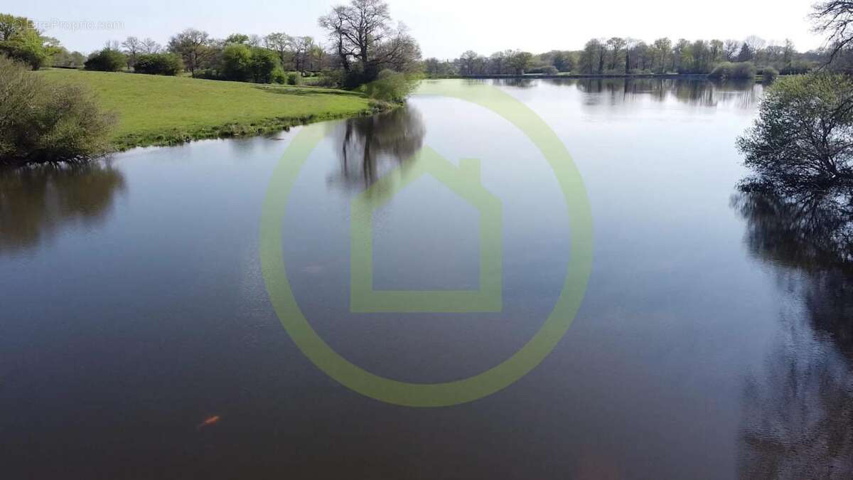 Terrain à CHENERAILLES