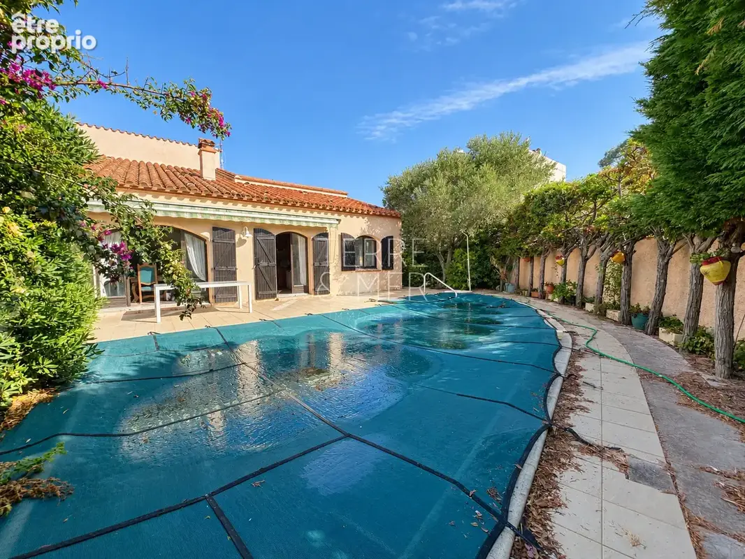 Maison en 3 faces  avec piscine, garage proche port. - photo 2