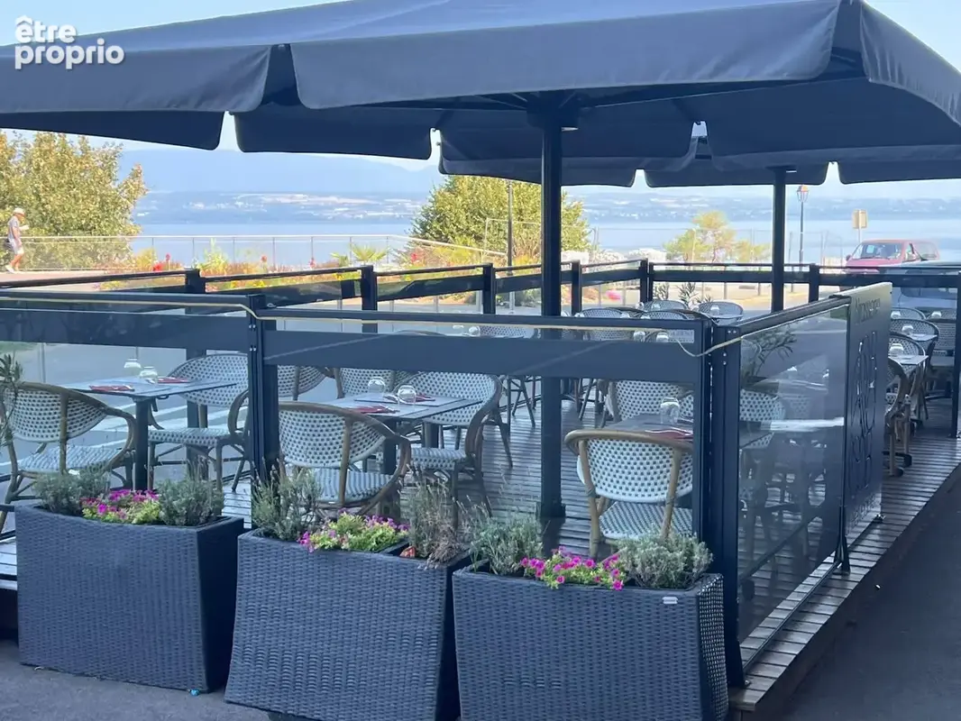 Exclusivité , Unique restaurant du centre de Thonon avec une vue imprenable front Lac  Léman - photo 2