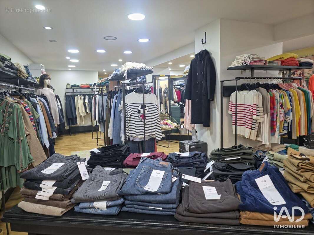 Photo 2 - Commerce à JARNAC