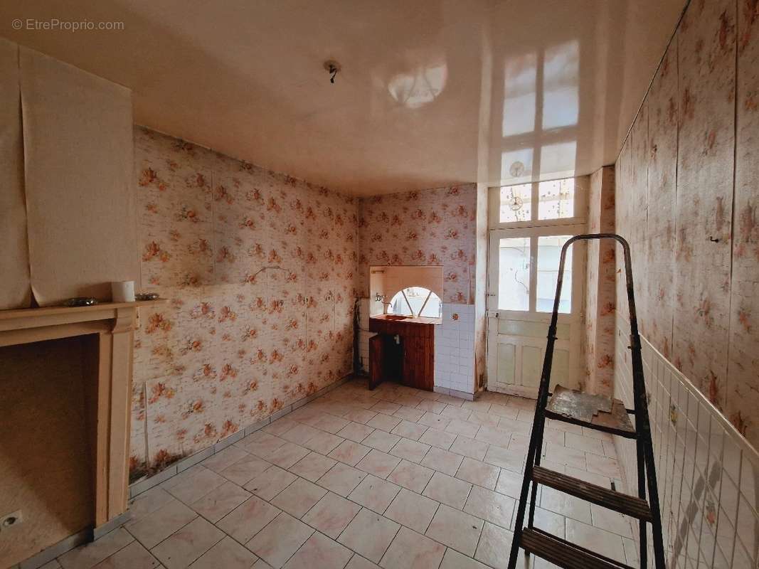 Maison à MAUBERT-FONTAINE