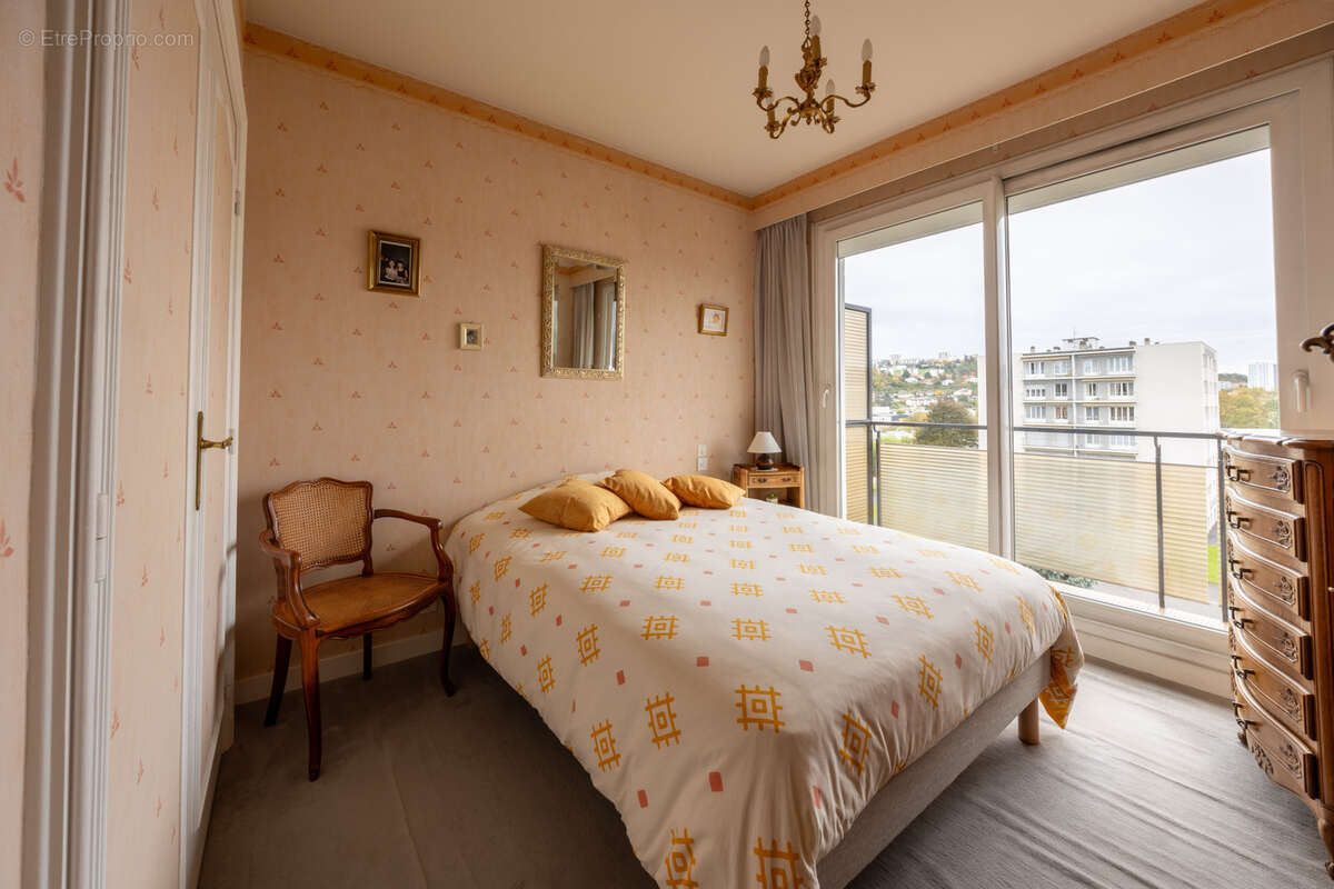 Appartement à SAINT-PRIEST-EN-JAREZ