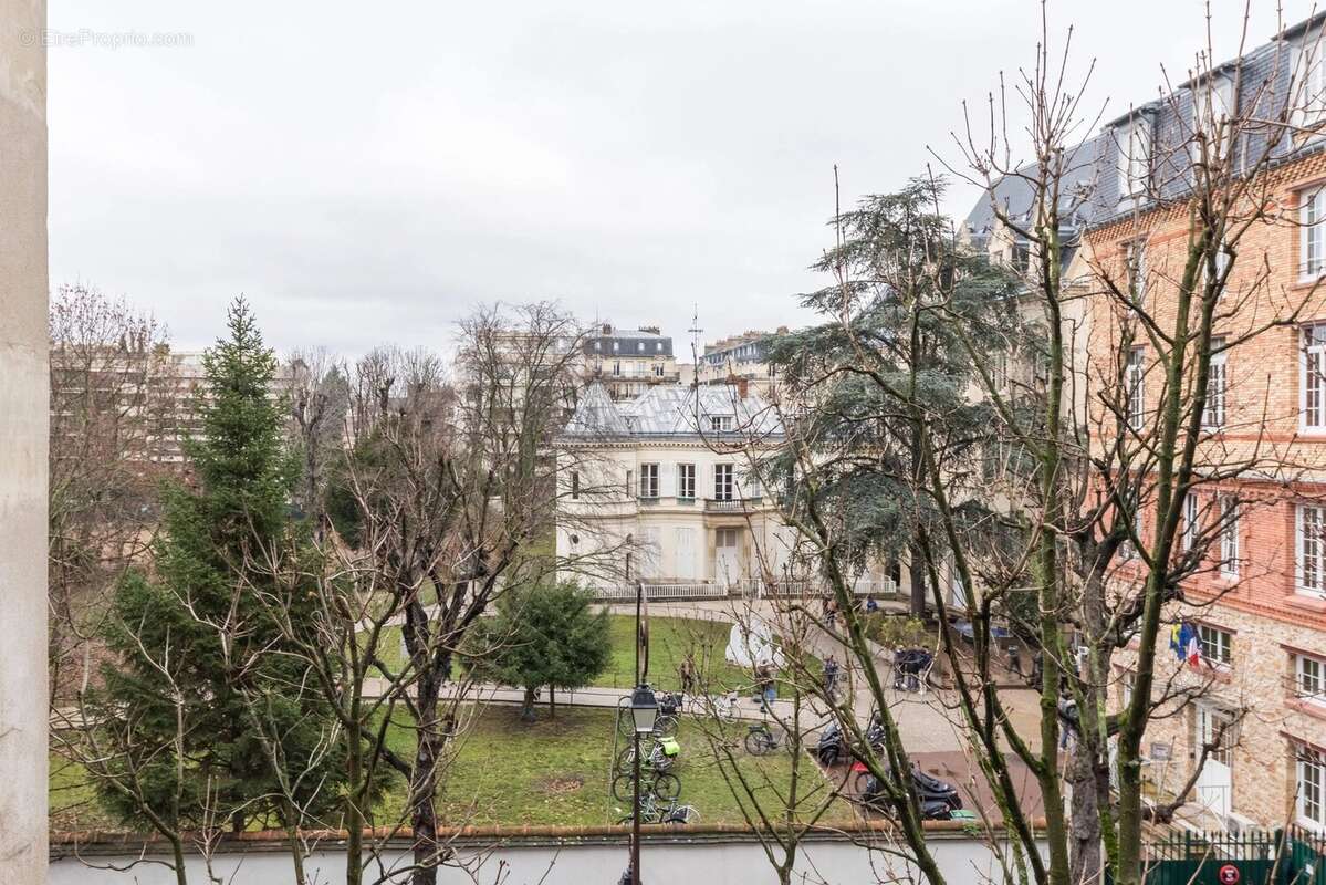 Appartement à PARIS-16E
