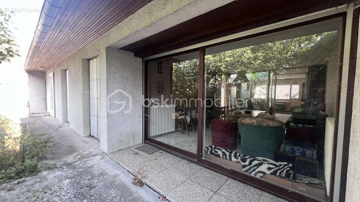 LEVROUX – Maison de plain-pied 108 m² à rénover – 3 chambres – terrain – grand hangar - photo 5