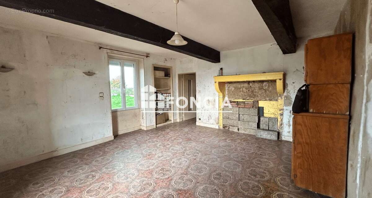 Maison à POUILLY-SOUS-CHARLIEU