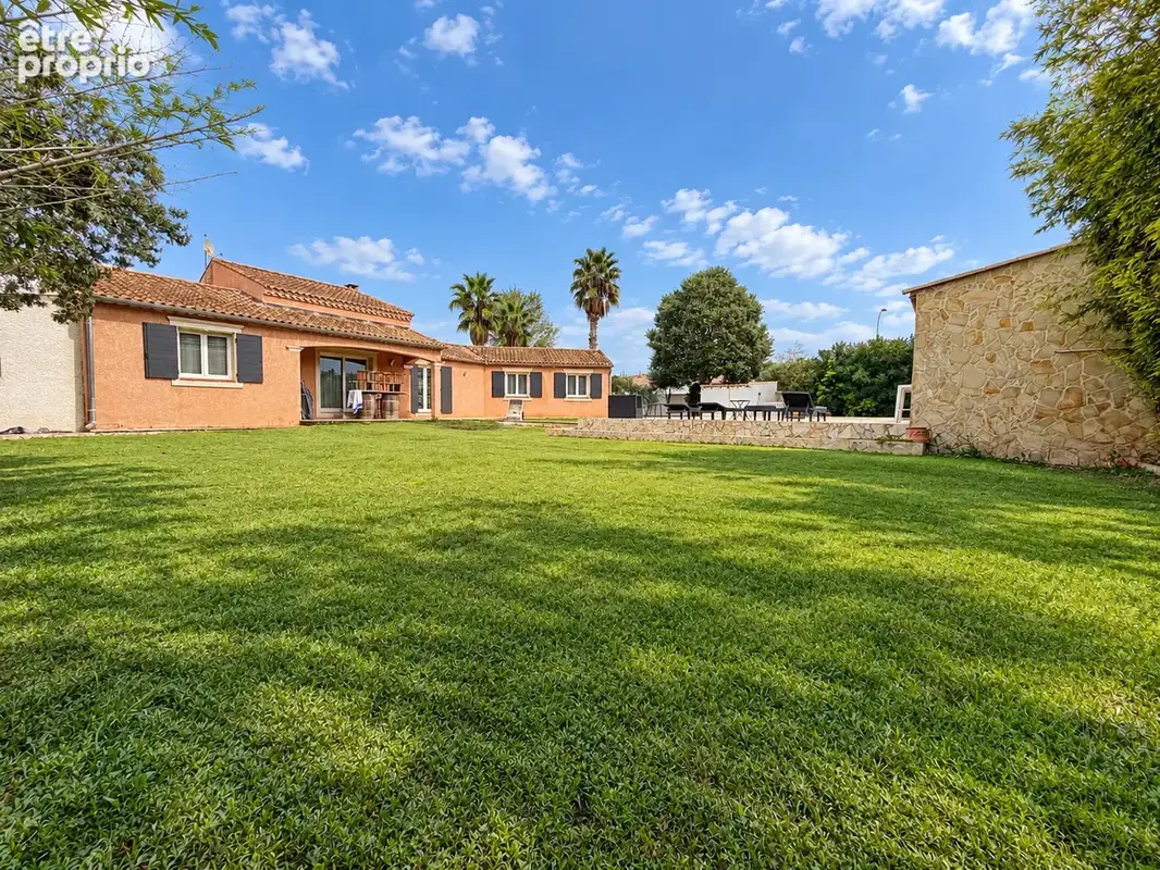 Vend maison de 163m2 avec piscine et garage sur un terrain de 1052m2 - photo 2