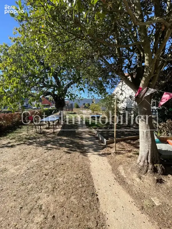 Maison des années 30 rénovée avec charme, jardin et garage ? au coeur du bourg - photo 6