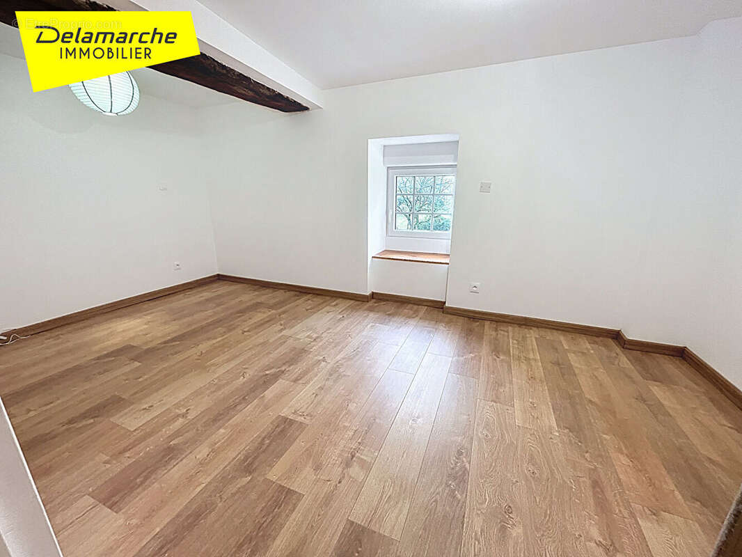 Maison à SAINT-AUBIN-DE-TERREGATTE