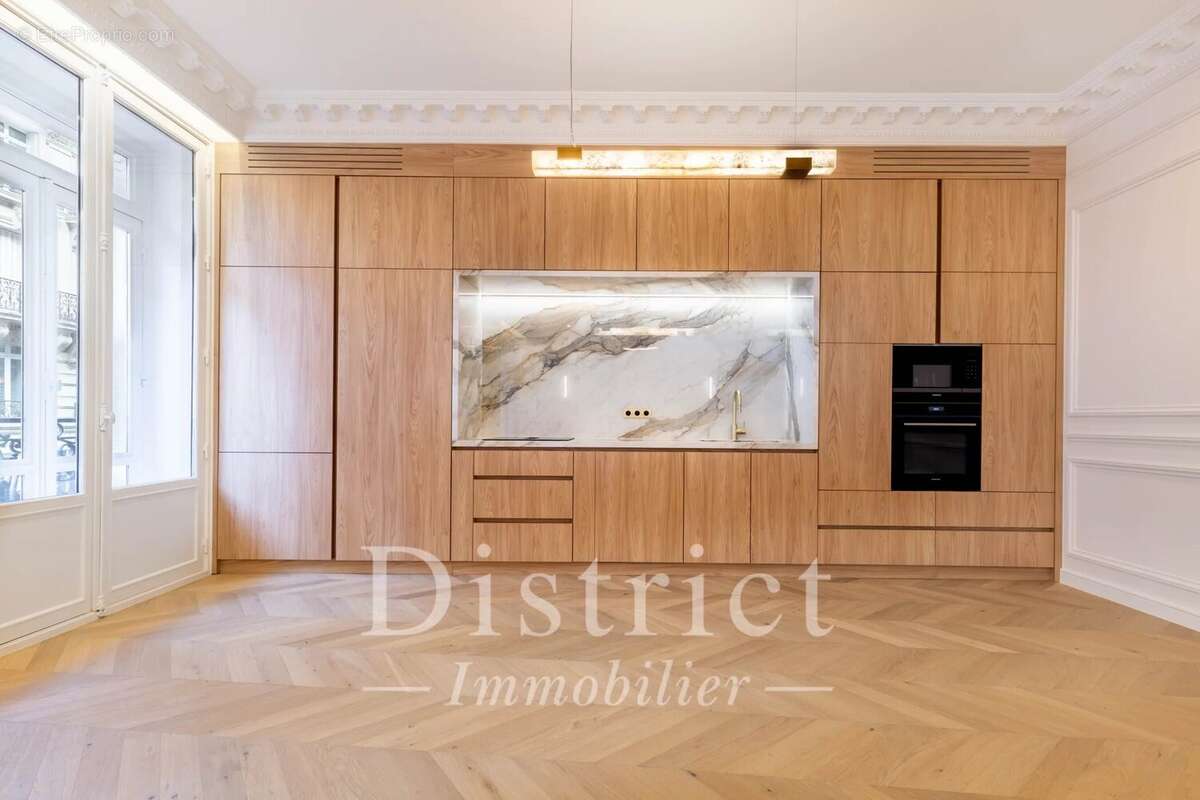 Appartement à PARIS-8E