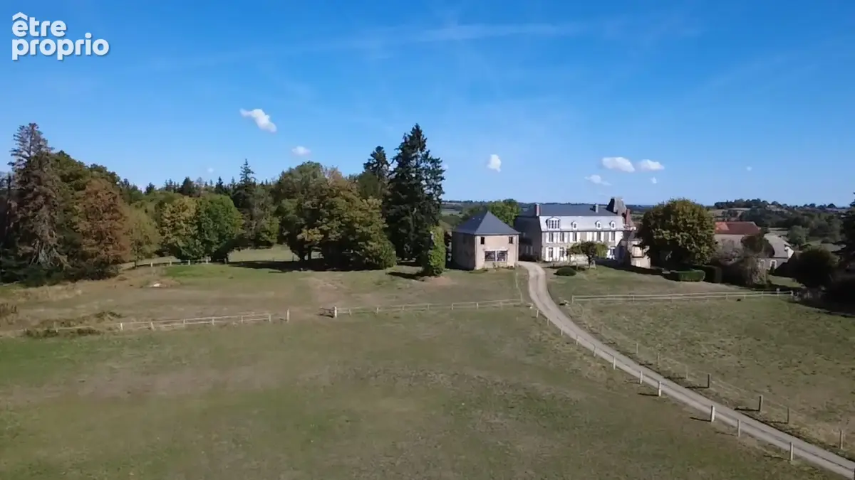 Château du XVIᵉ siècle à Aigurande - 600 m² habitables - 9 ha de prairies et bois – Pays de George Sand Indre (36) 599 000 € - photo 2