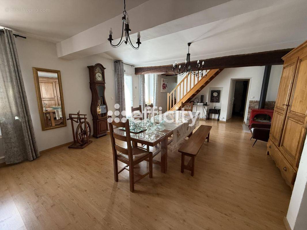 Maison à VERNEUIL-EN-HALATTE