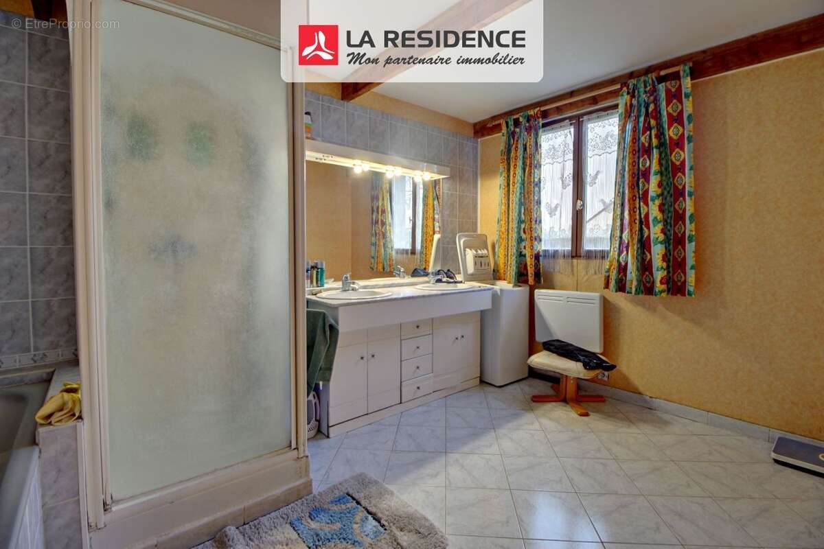 Maison à COURCELLES-SUR-SEINE