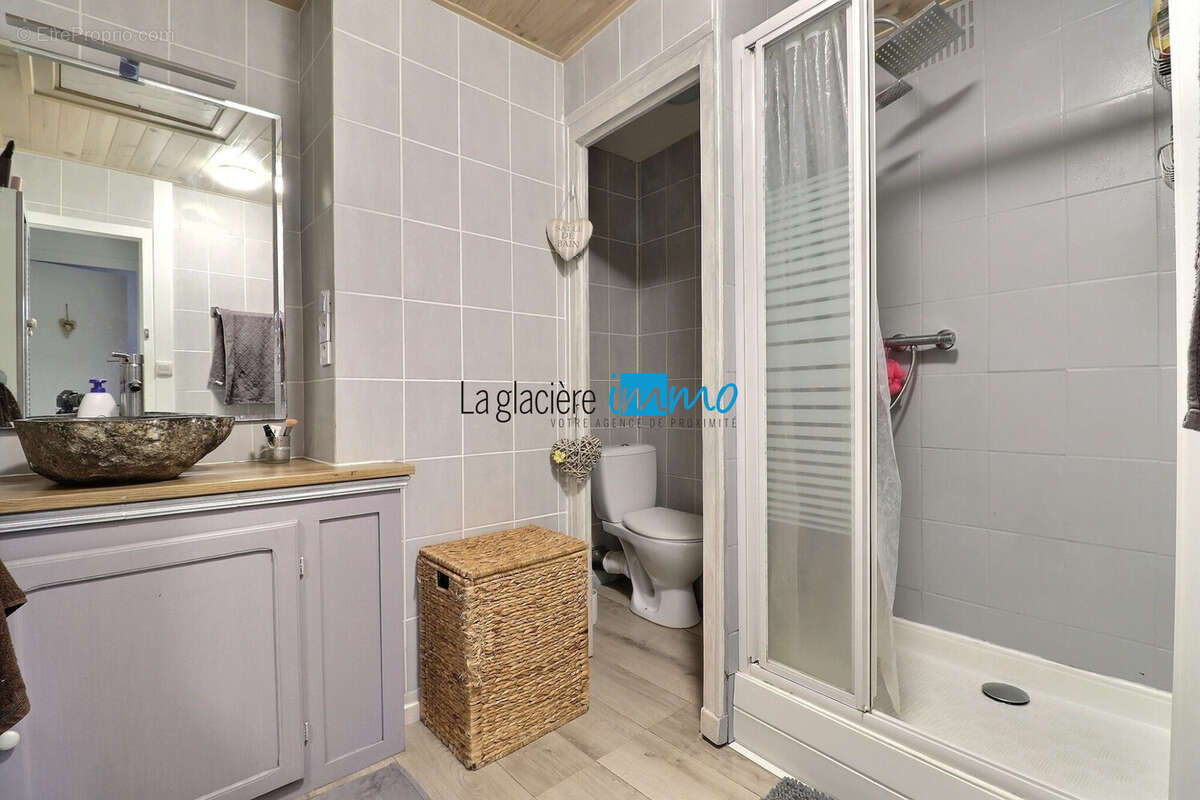 Maison à VIC-LE-COMTE