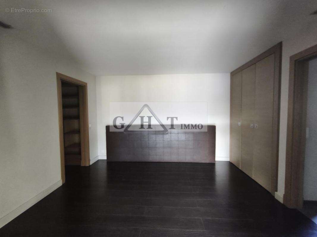 Commerce à TOURRETTES