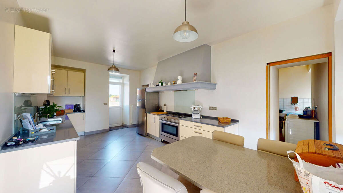 A VENDRE - Maison de maître de près de 300 m²  à 5mns de LIEUSAINT - photo 4
