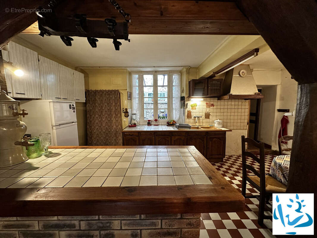 Maison 175 m² à La Celle-Saint-Cyr  - photo 7