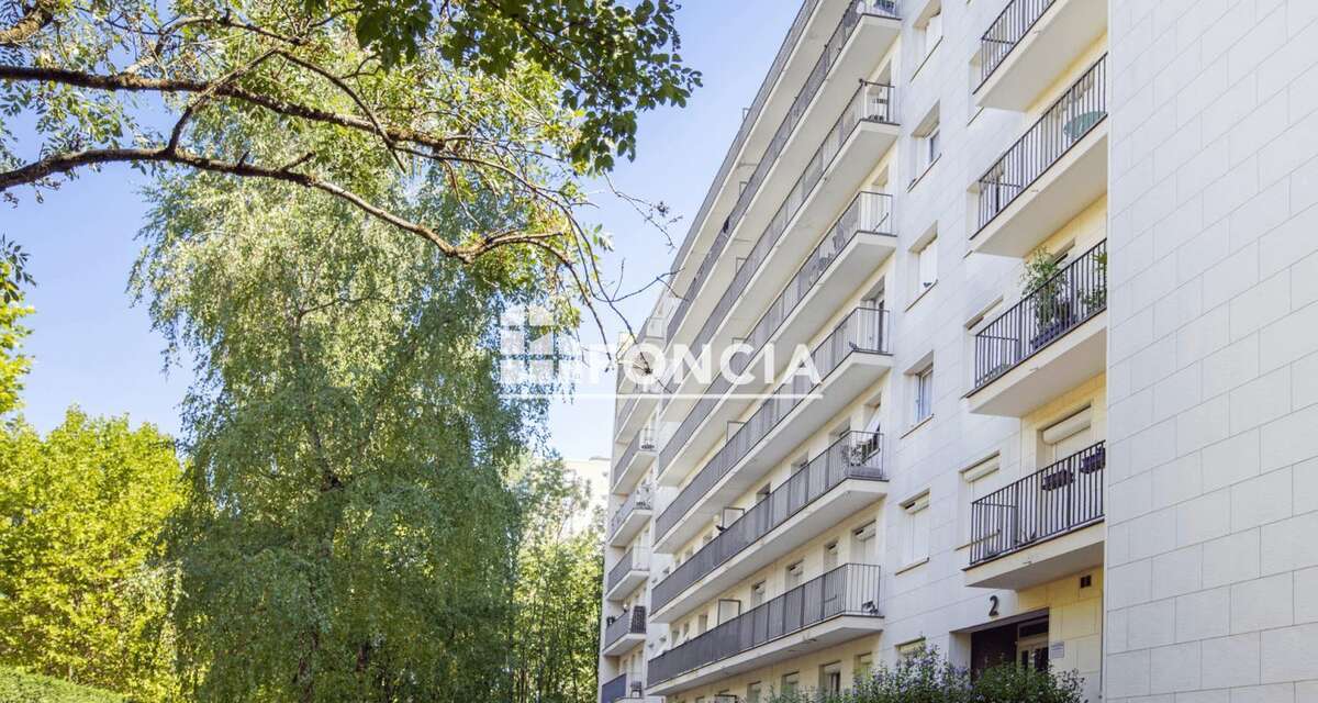 Appartement de 67,3 m2 avec balcon, très bon état, proche commerces et transports - photo 7