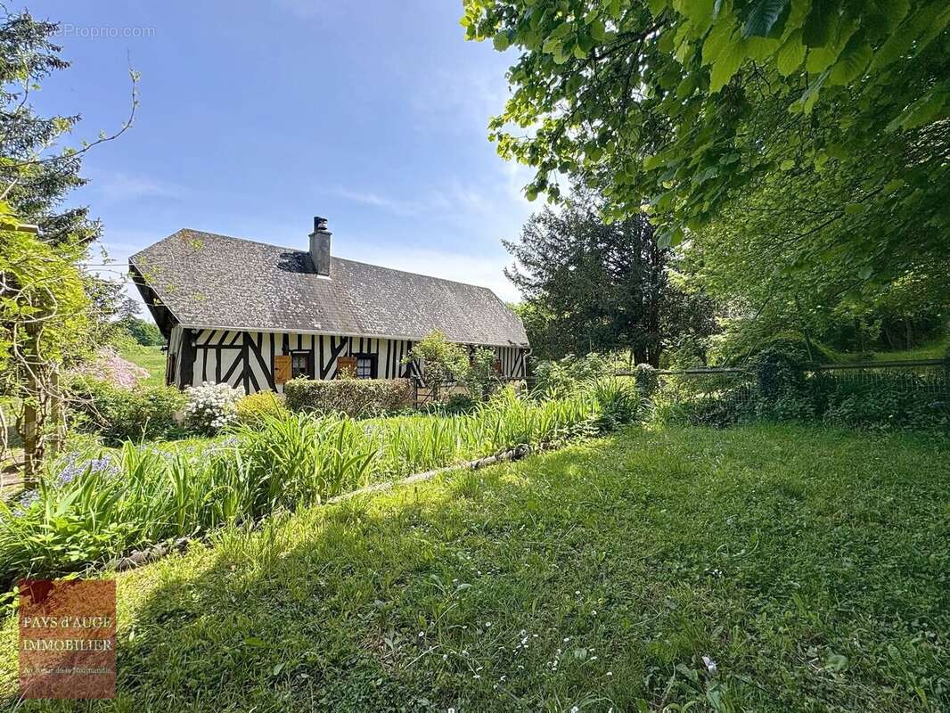 Maison à SAINT-PIERRE-SUR-DIVES