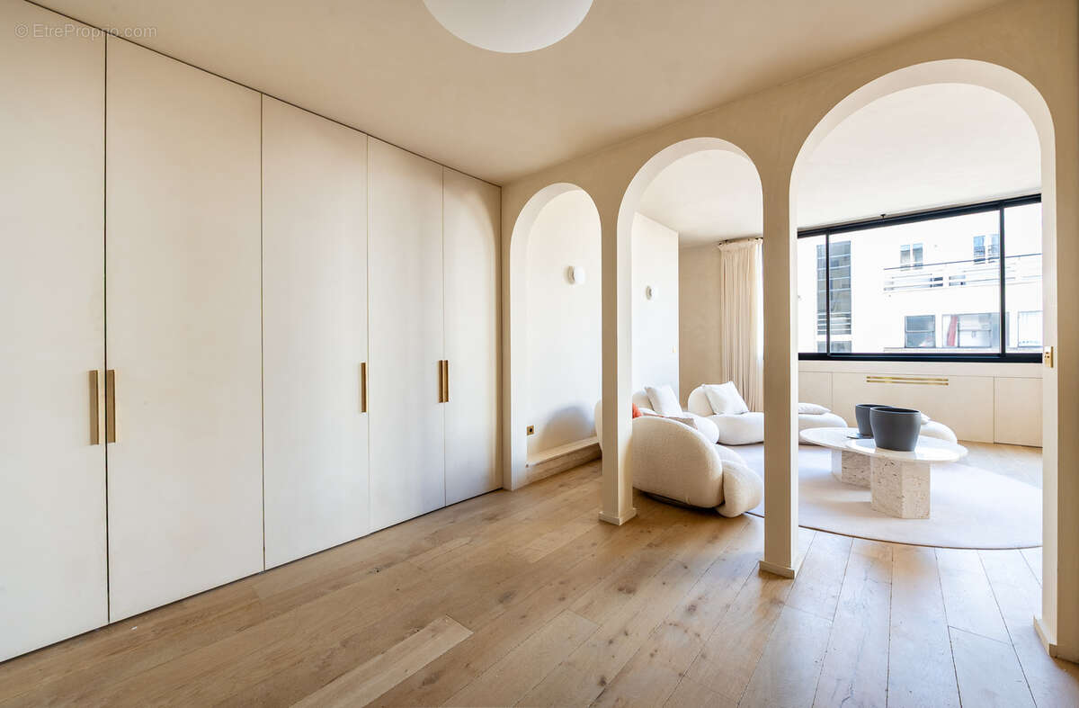 Appartement à PARIS-8E