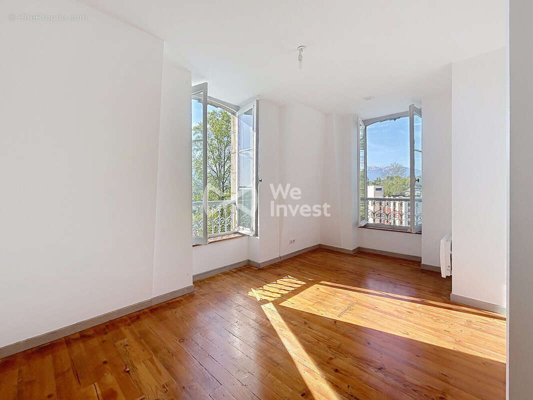 Appartement à NAY