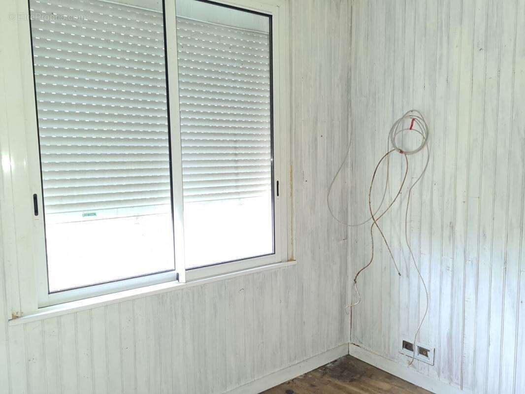 Exclusivité - Le Croisty - Maison de 135.36 m2 - 6 pièces - 3 chambres  -  Jardinet 20 m2 - Prix 125.000 - photo 6