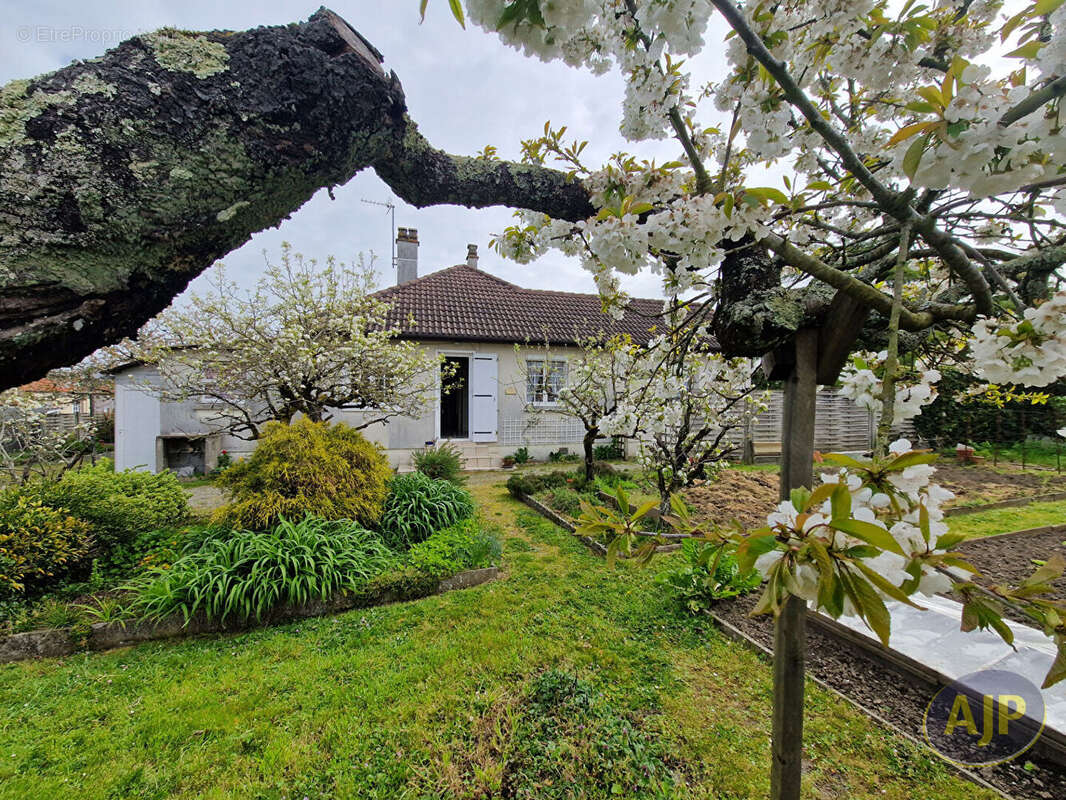 Maison à CUGAND