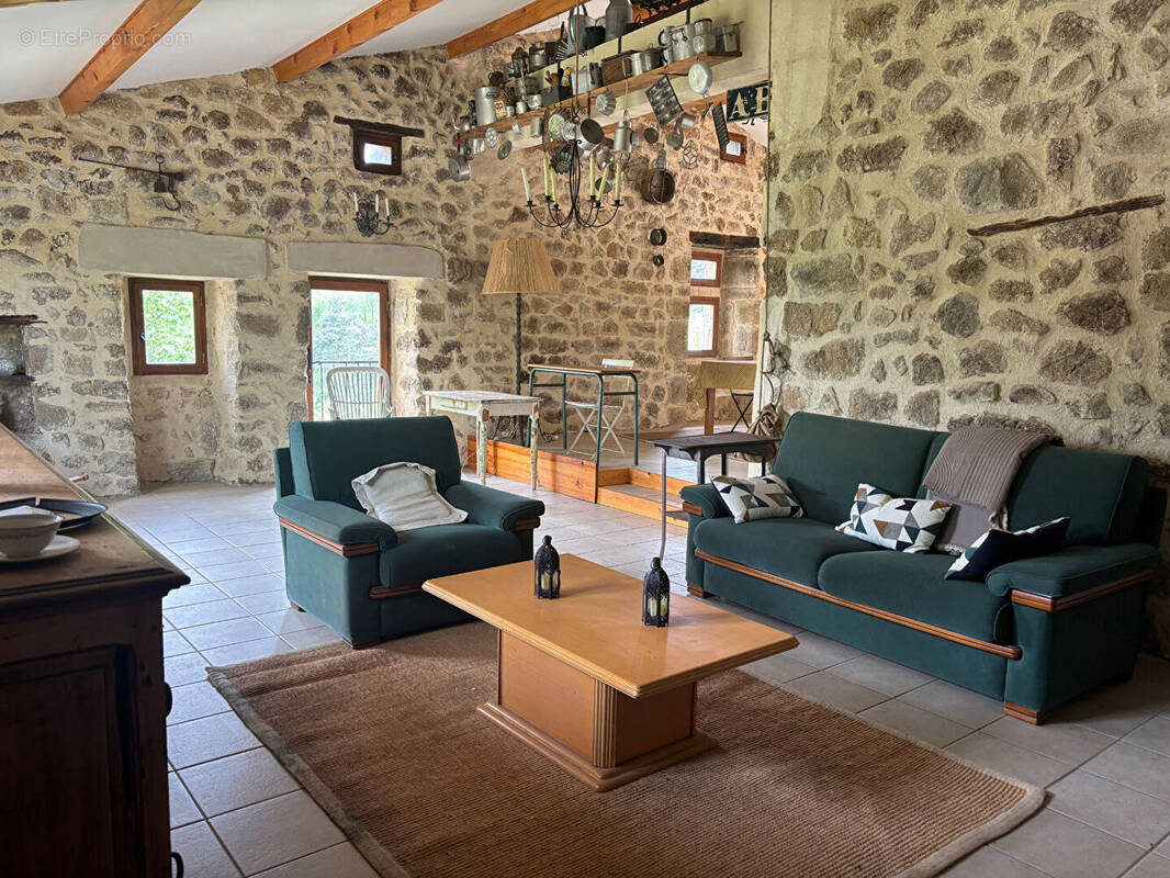 Maison à COLOMBIER-LE-JEUNE