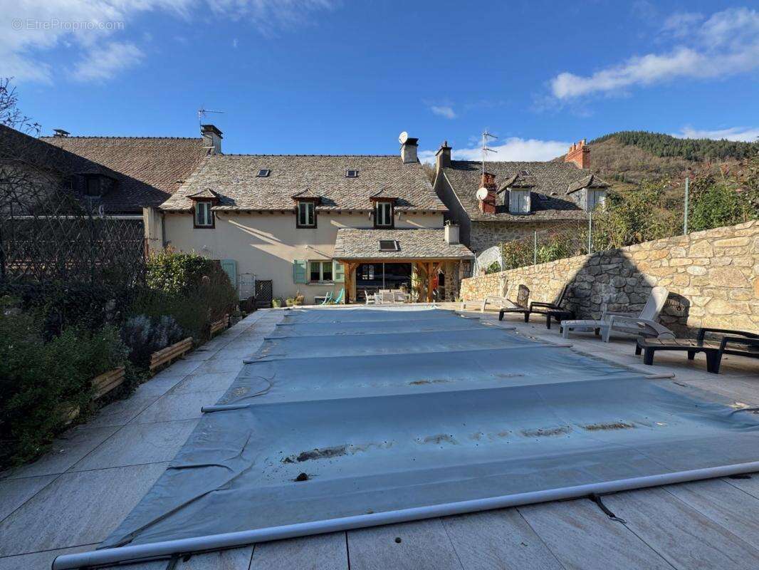 Maison à ENTRAYGUES-SUR-TRUYERE