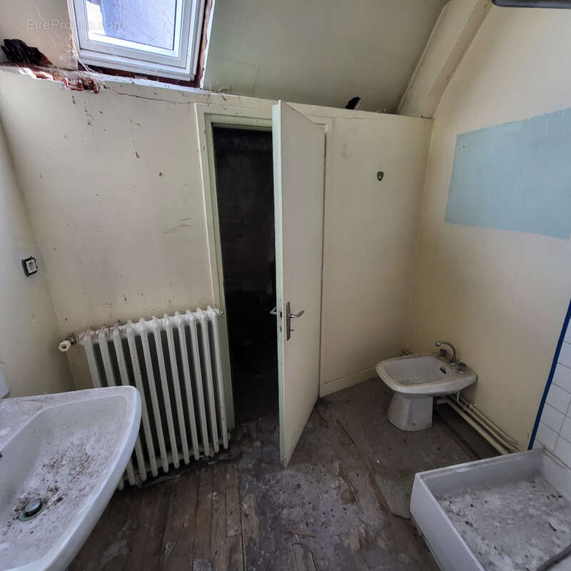 Maison à RIOM-ES-MONTAGNES