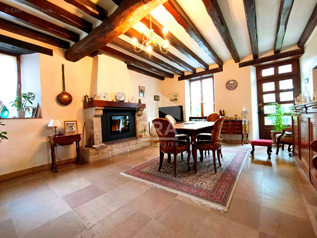 Maison à FONTAINE-LA-RIVIERE