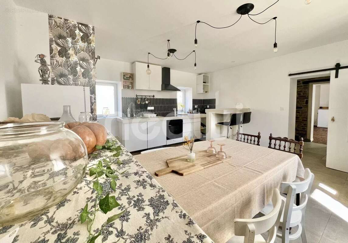 Maison à SAINT-AGOULIN